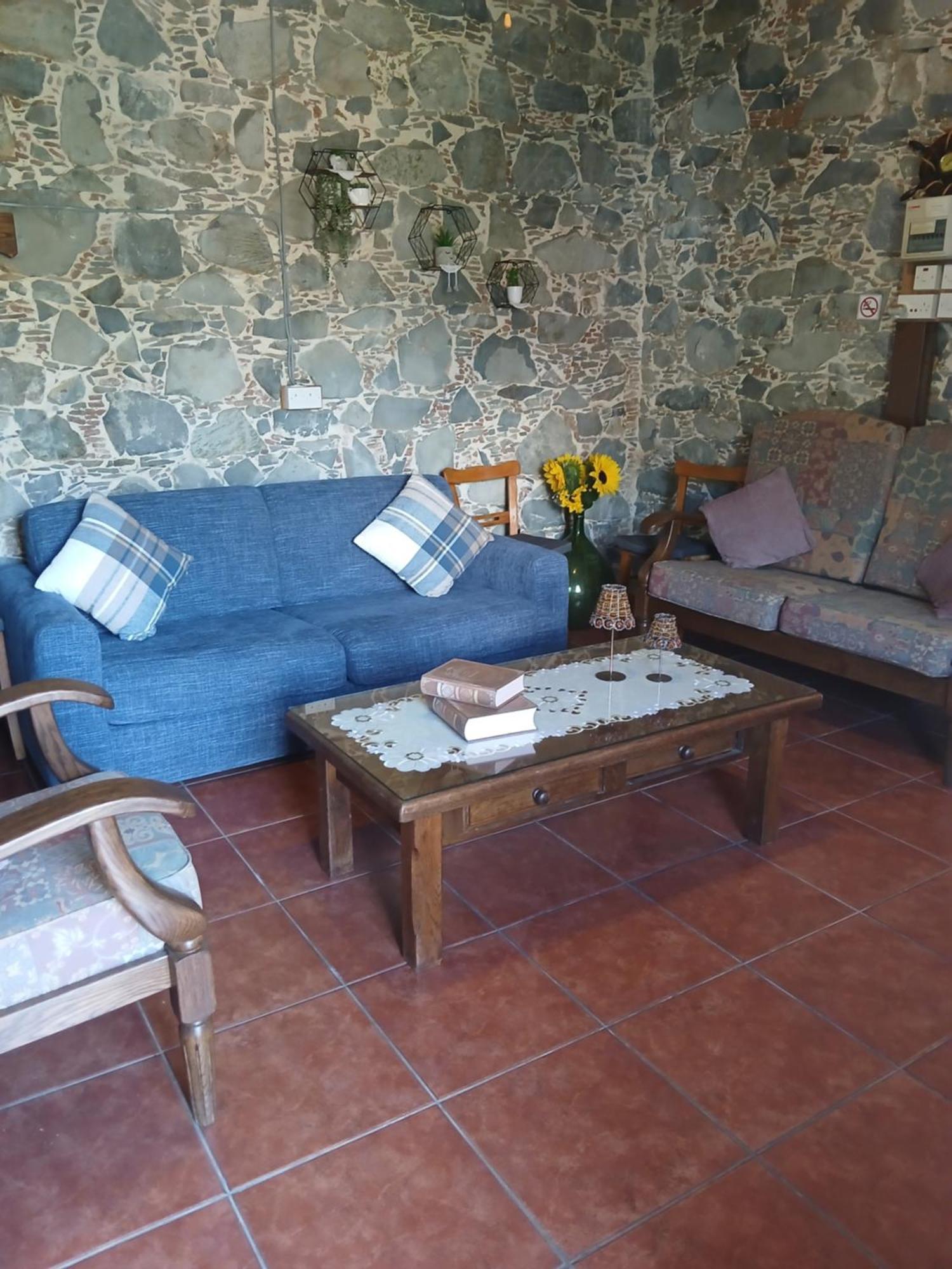 George's House Askas